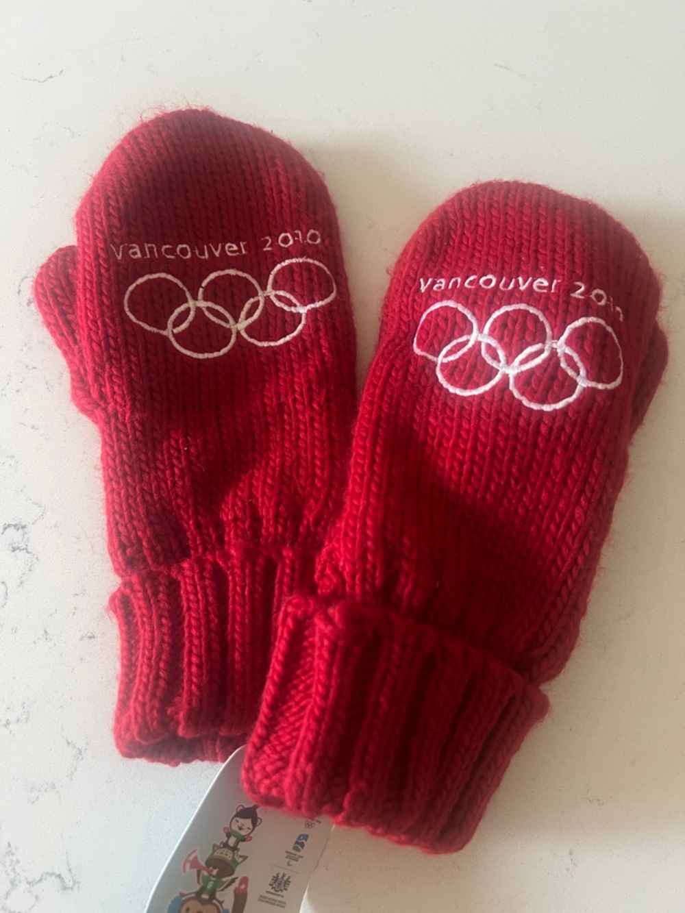 NWT Vancouver 2010 Olympic Mittens Team Canada Hudson Bay S/M Unisex Men Women